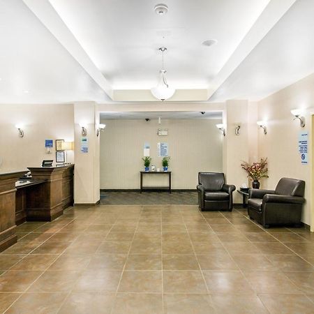 Ramada By Wyndham Prince Albert Exteriér fotografie
