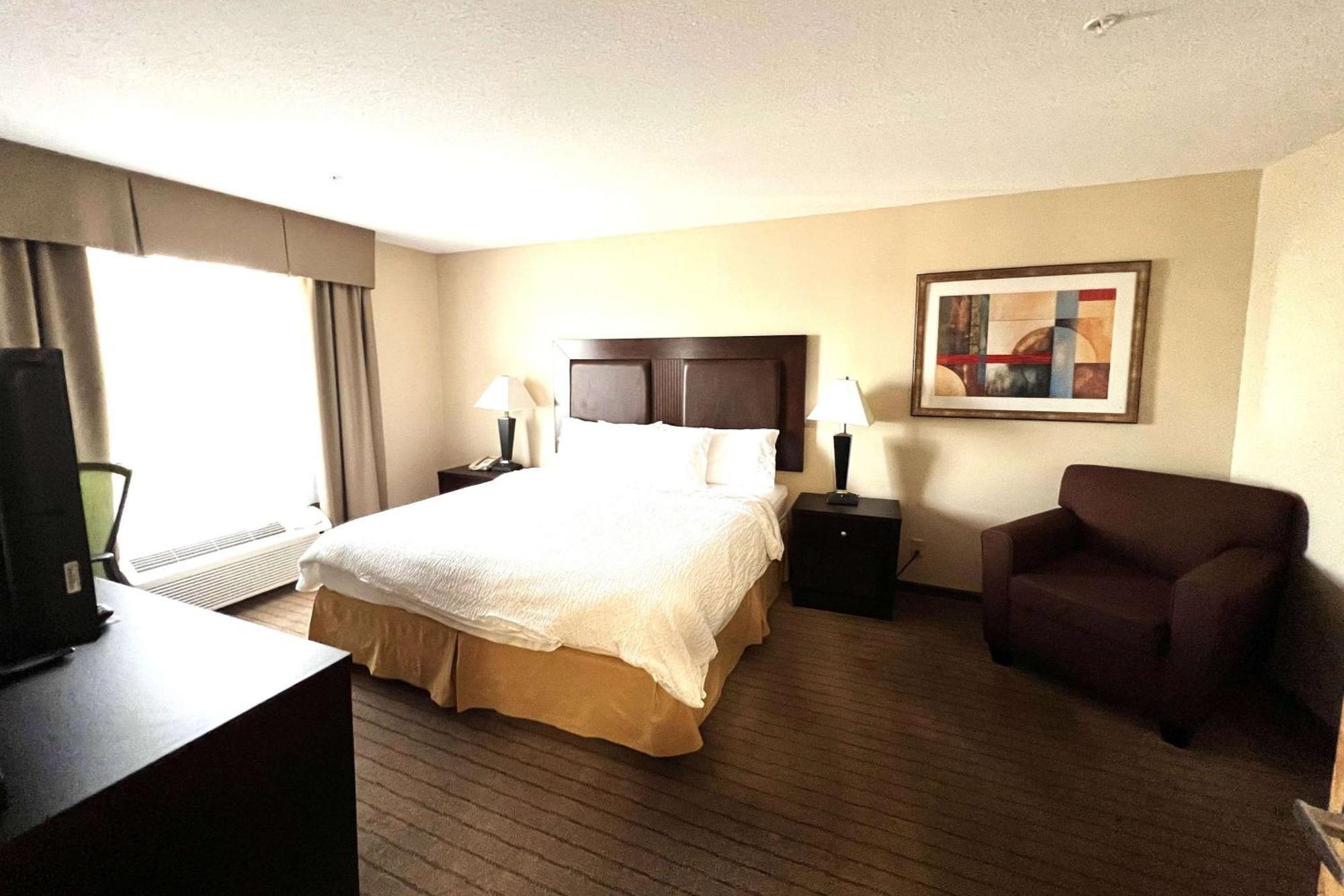 Ramada By Wyndham Prince Albert Exteriér fotografie