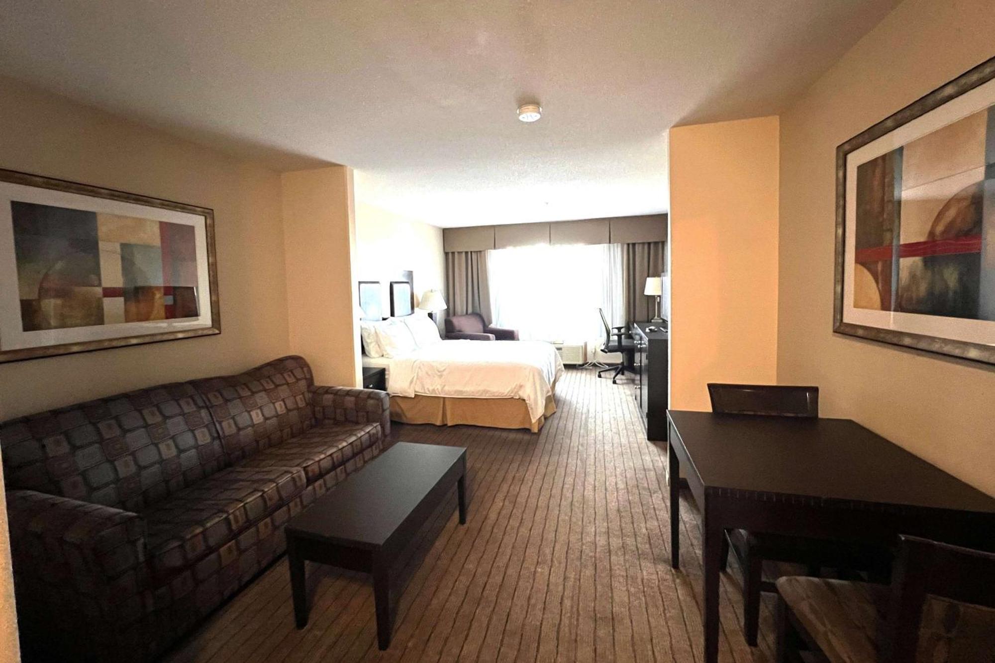 Ramada By Wyndham Prince Albert Exteriér fotografie