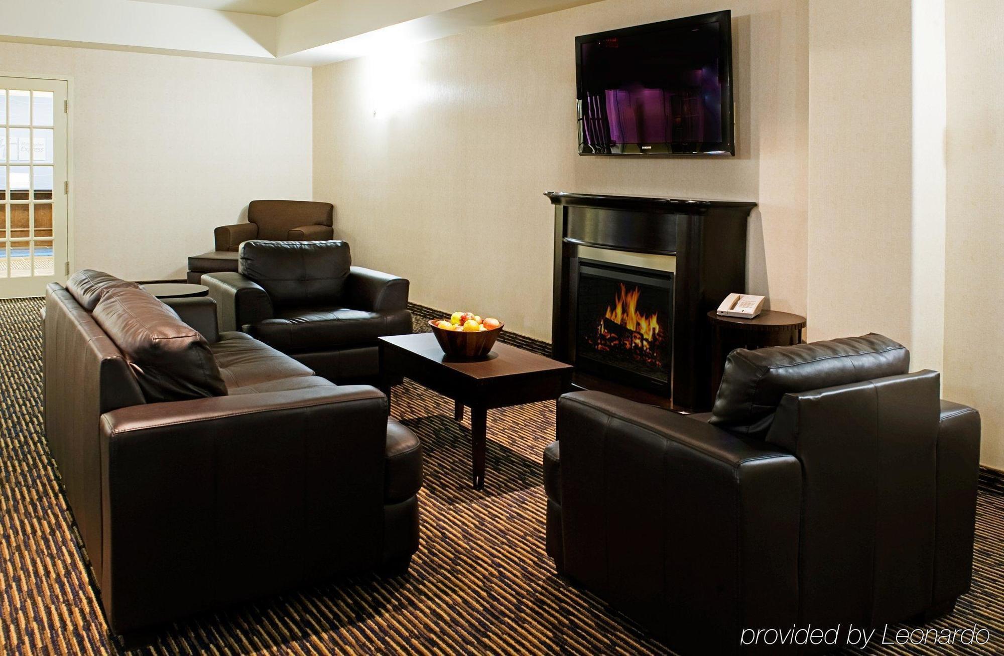 Ramada By Wyndham Prince Albert Exteriér fotografie