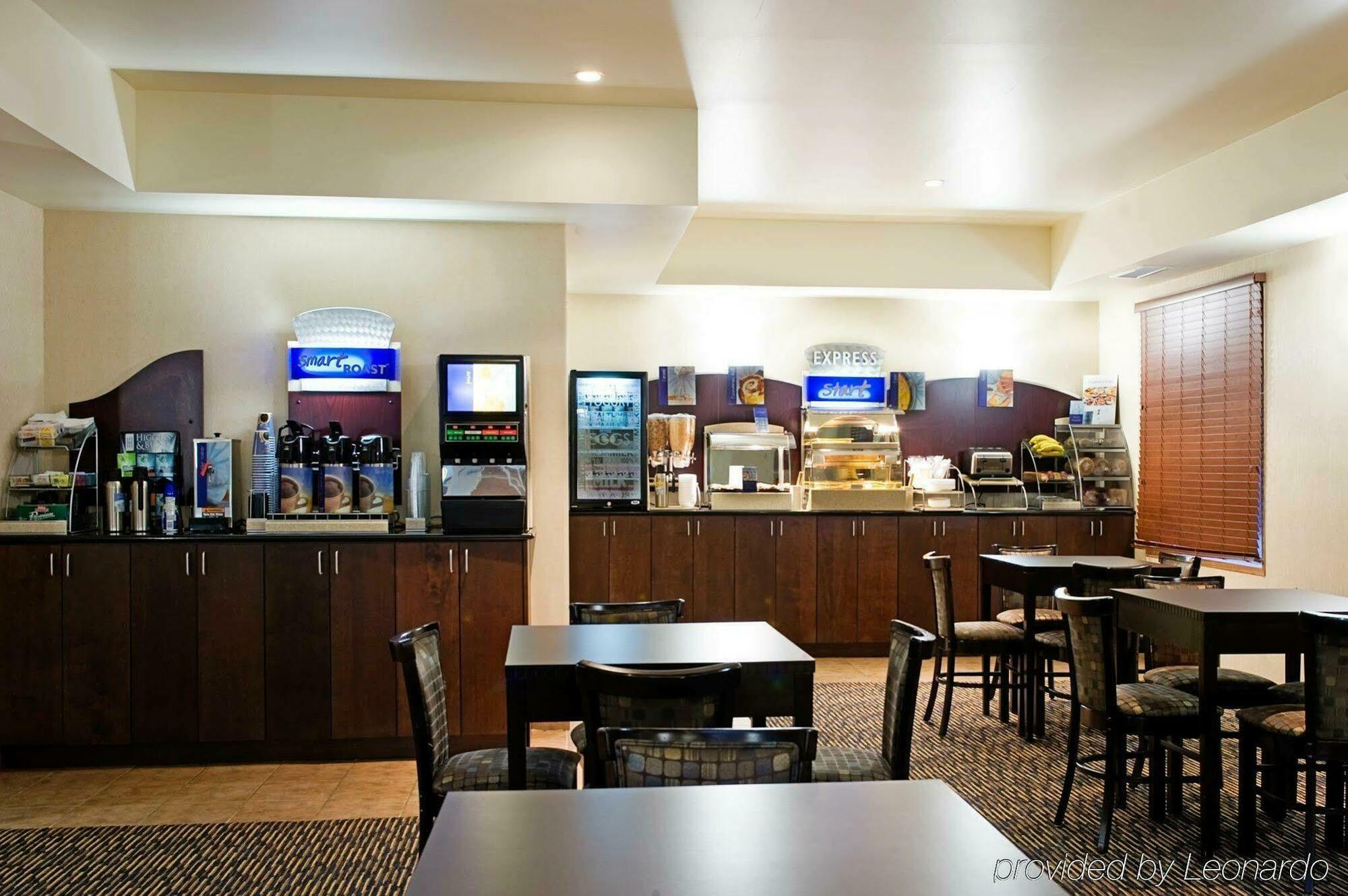 Ramada By Wyndham Prince Albert Exteriér fotografie