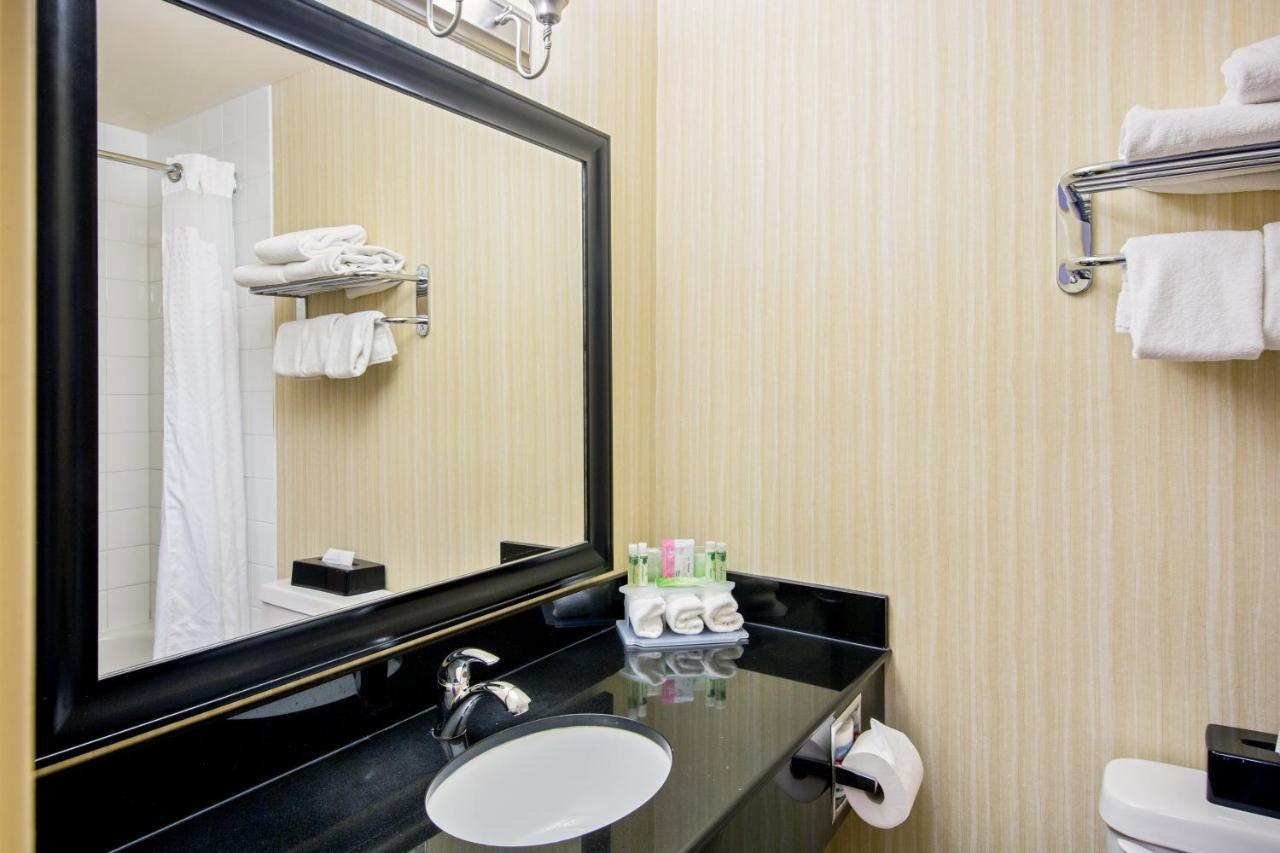 Ramada By Wyndham Prince Albert Exteriér fotografie