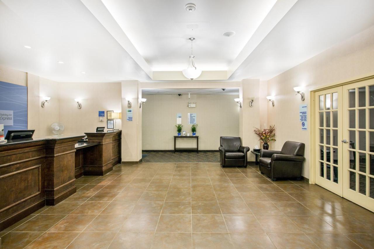 Ramada By Wyndham Prince Albert Exteriér fotografie