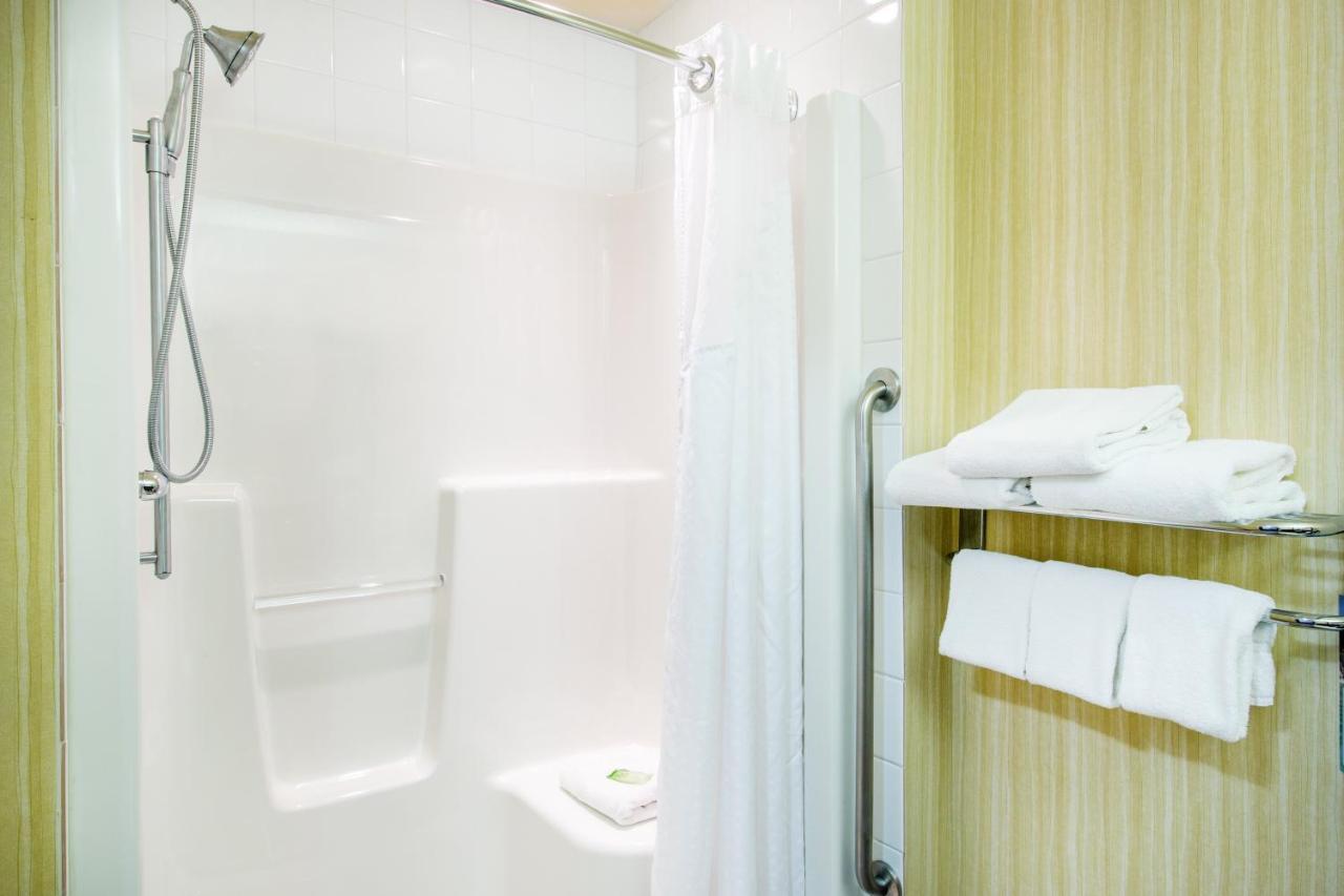 Ramada By Wyndham Prince Albert Exteriér fotografie